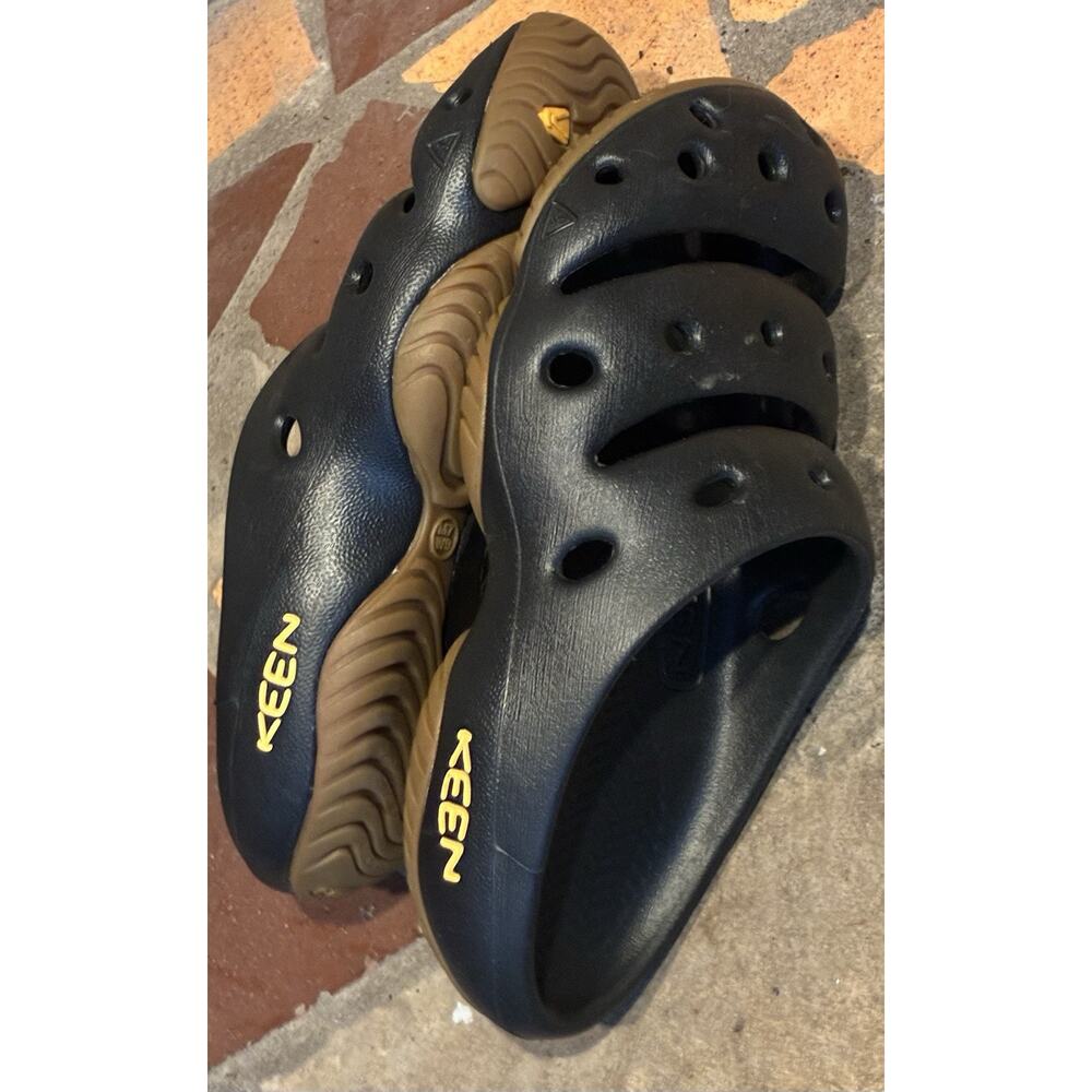 KEEN Yogui Arts Slip-On Clog Graphite Black Mule Sandal Men's Size 7 Women 9 - Picture 5 of 6